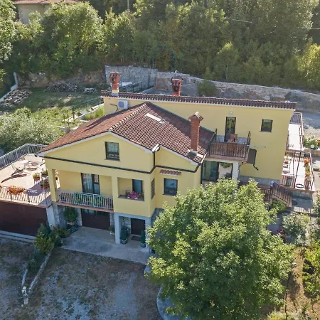 Tre Rose By Interhome * Zvoneca